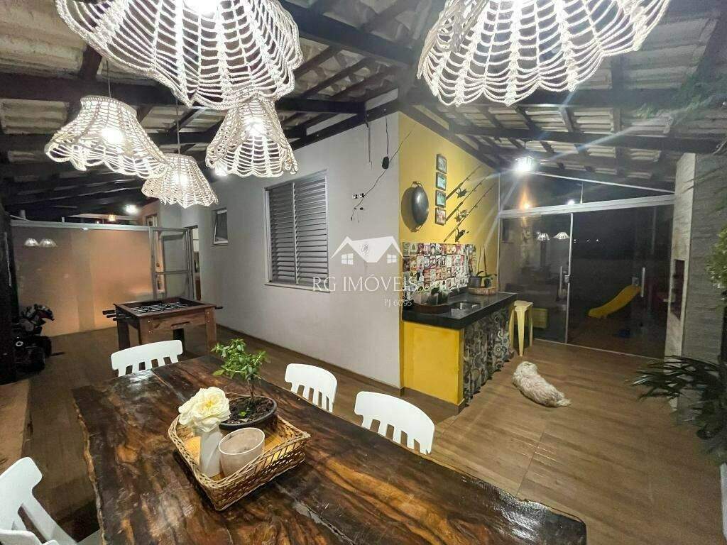 Apartamento à venda com 3 quartos, 140m² - Foto 1