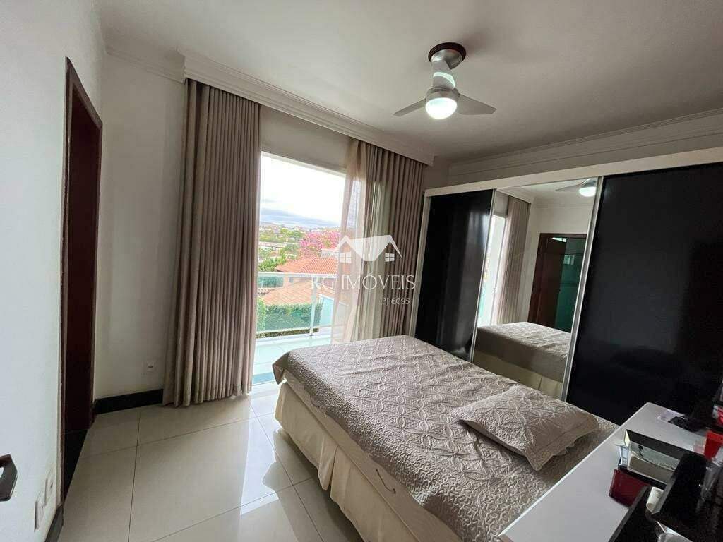 Casa à venda com 4 quartos, 274m² - Foto 11