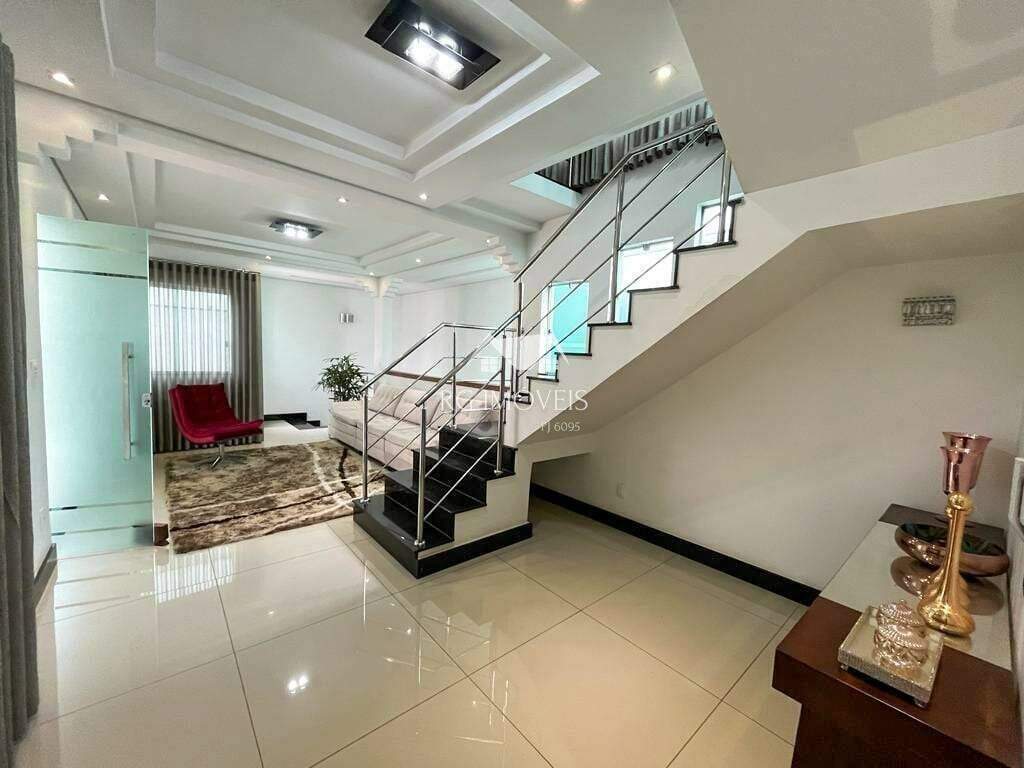 Casa à venda com 4 quartos, 274m² - Foto 5