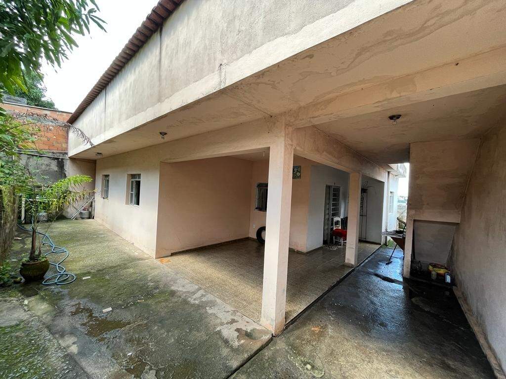 Casa à venda com 3 quartos, 384m² - Foto 1