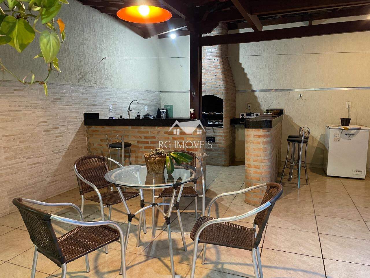 Casa, 3 quartos, 192 m² - Foto 2