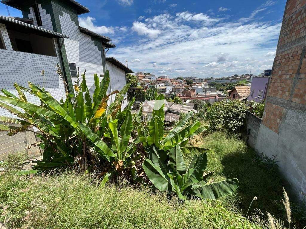 Terreno à venda, 331m² - Foto 1