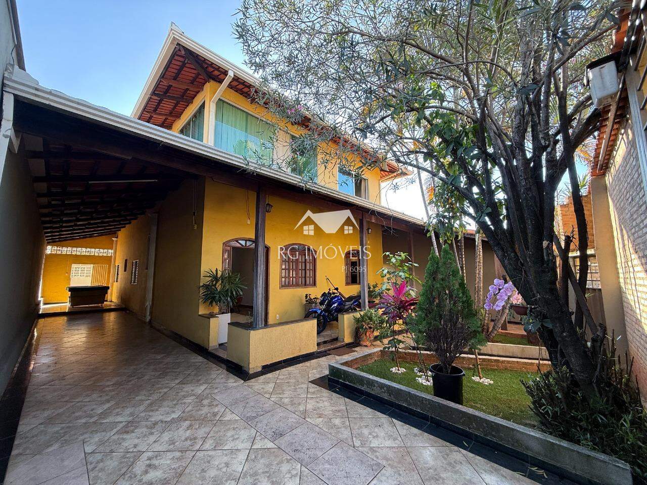 Casa, 4 quartos, 275 m² - Foto 1