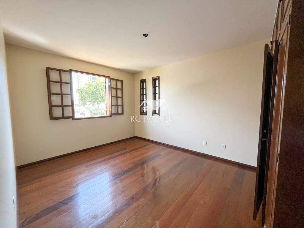 Casa à venda com 4 quartos, 360m² - Foto 5