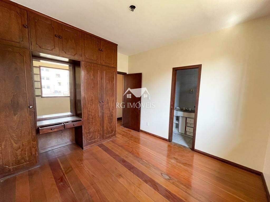 Casa à venda com 4 quartos, 360m² - Foto 8