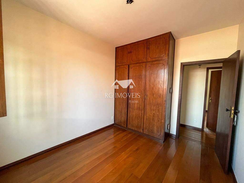 Casa à venda com 4 quartos, 360m² - Foto 11