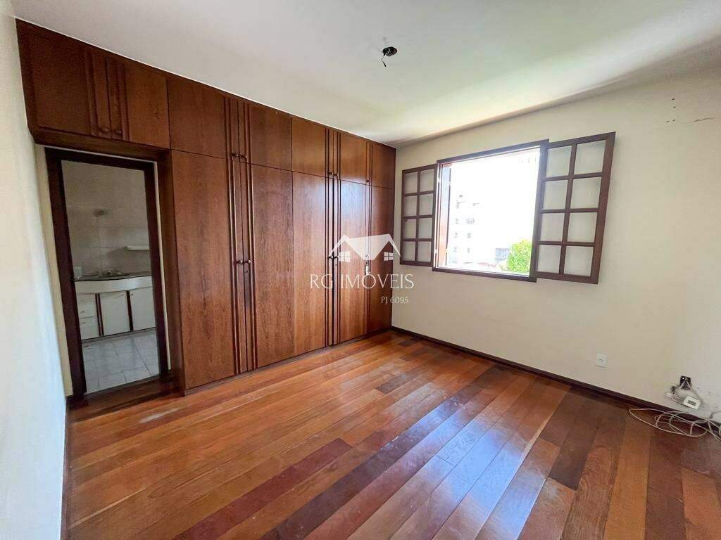 Casa à venda com 4 quartos, 360m² - Foto 12