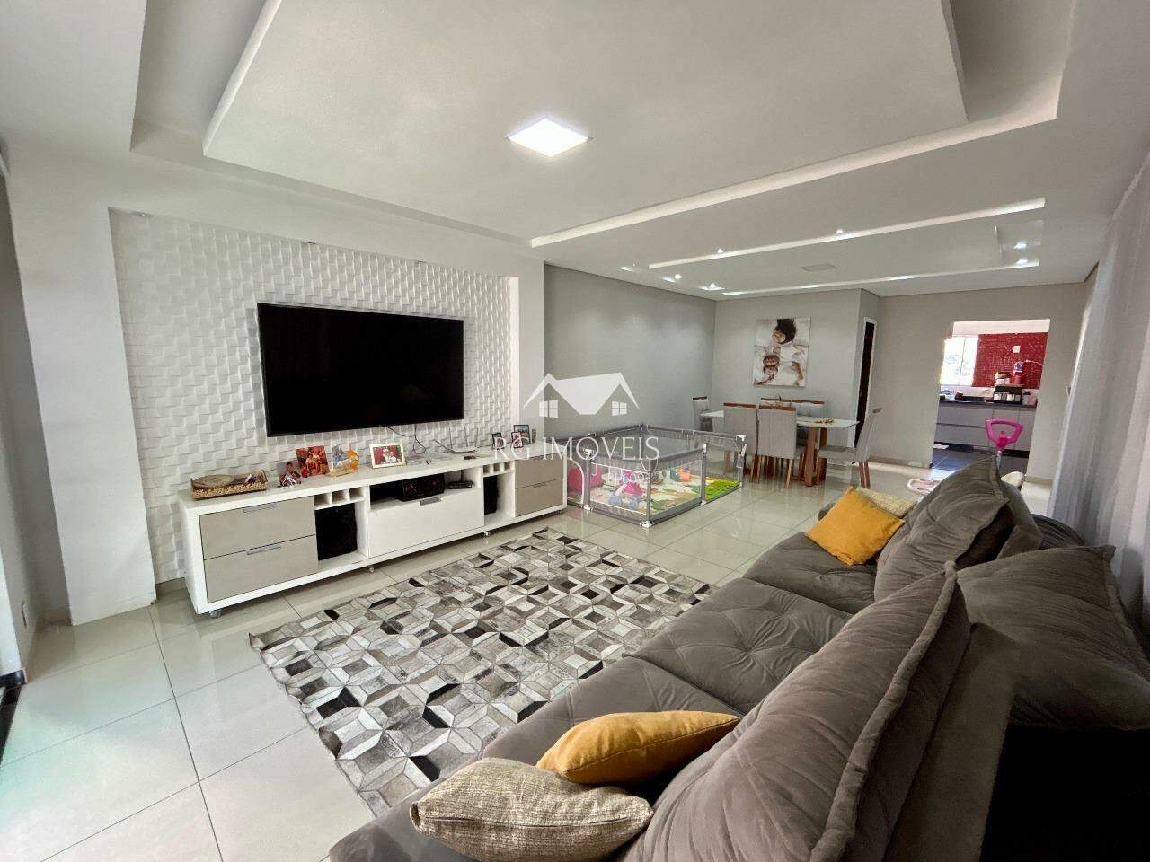 Casa, 4 quartos, 200 m² - Foto 1