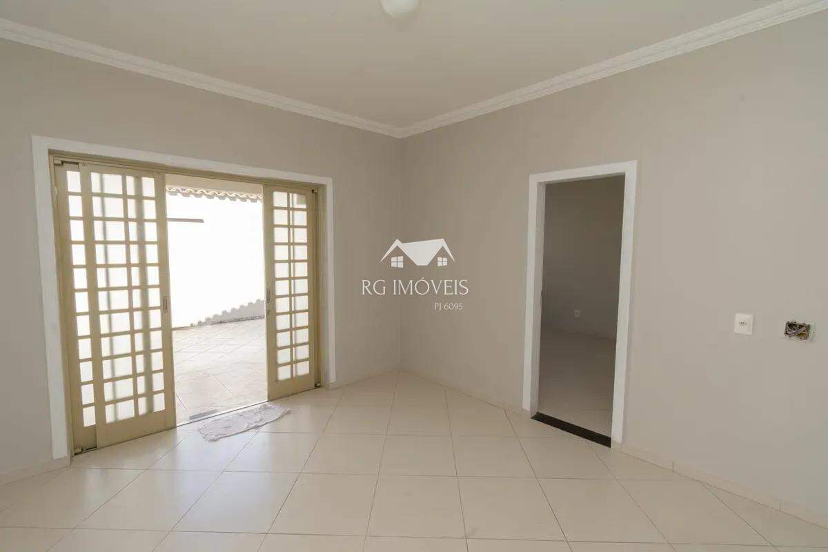 Casa, 3 quartos, 250 m² - Foto 2