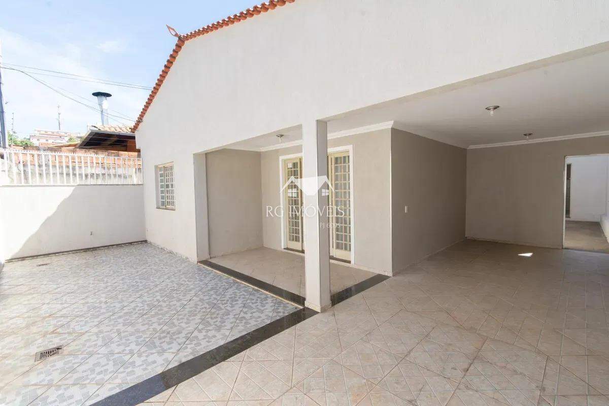 Casa, 3 quartos, 250 m² - Foto 1