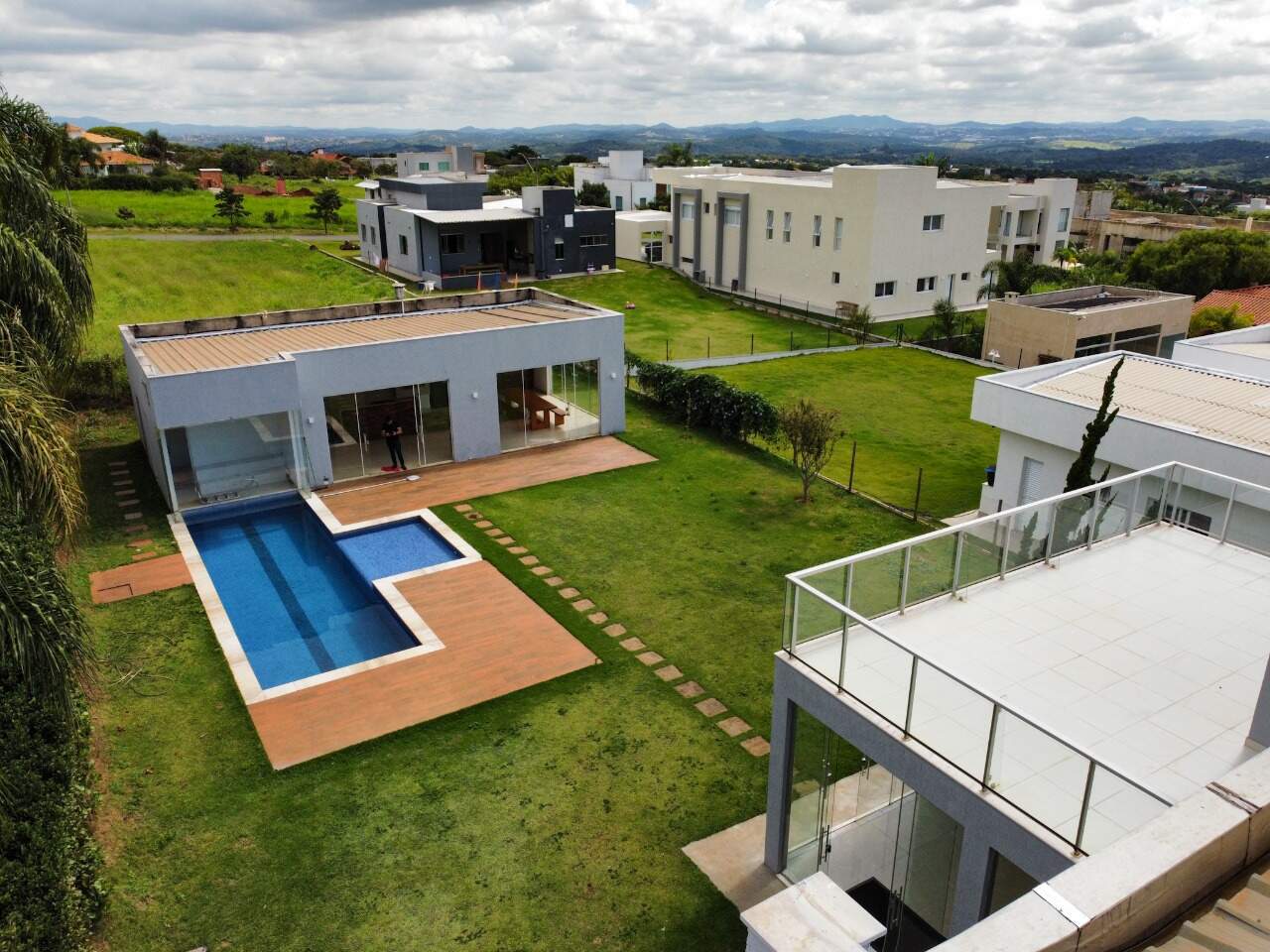 Casa de Condomínio à venda com 3 quartos, 400m² - Foto 2