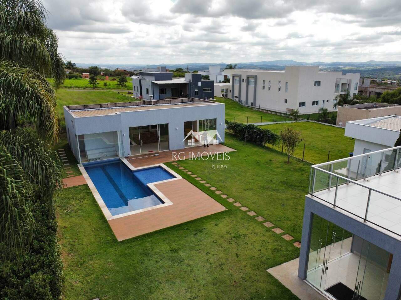 Casa de Condomínio à venda com 3 quartos, 400m² - Foto 5