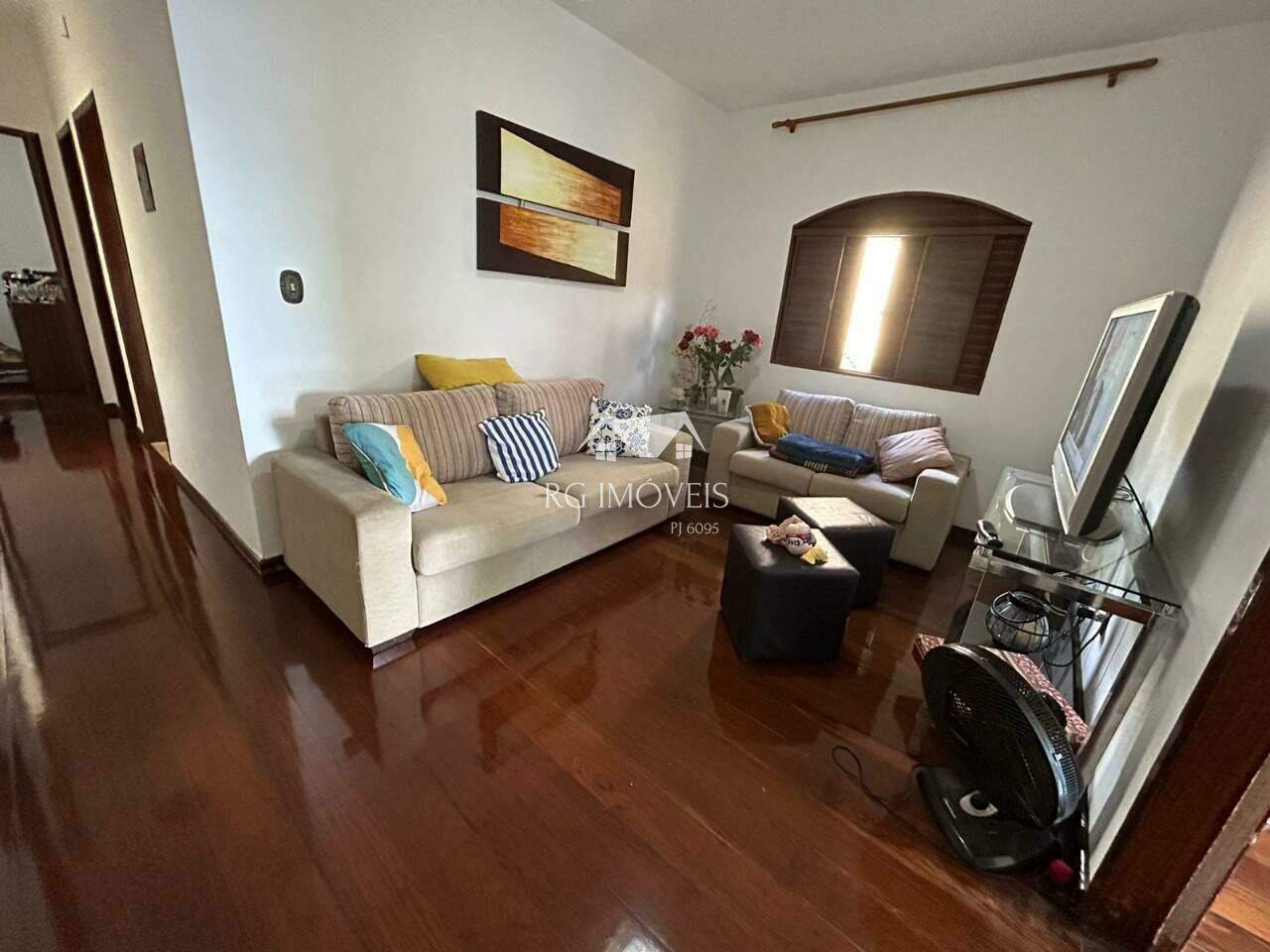 Casa à venda com 4 quartos, 374m² - Foto 4