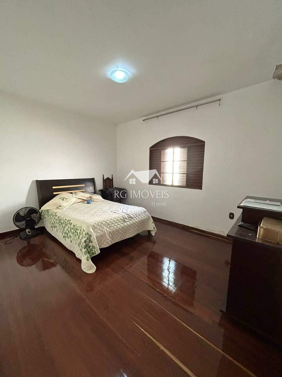 Casa à venda com 4 quartos, 374m² - Foto 16