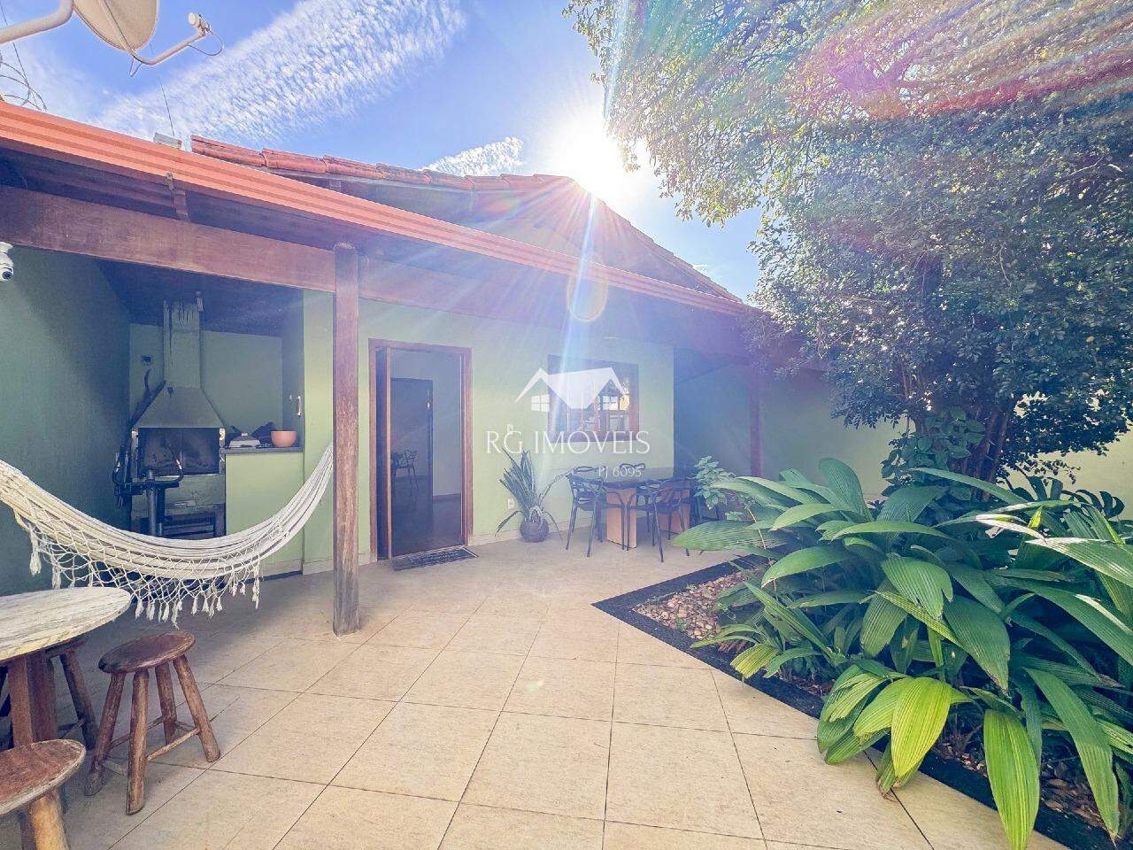 Casa, 5 quartos, 180 m² - Foto 1