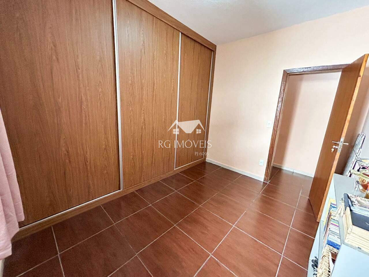 Casa à venda com 3 quartos, 180m² - Foto 9