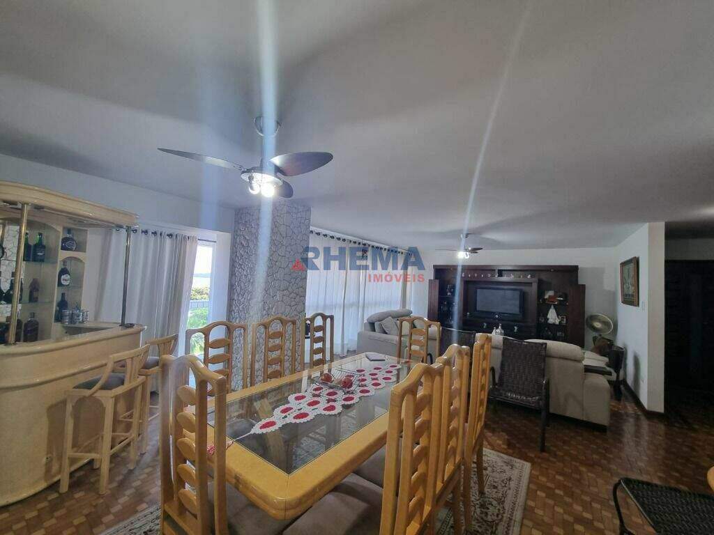 Apartamento à venda no Embaré: 