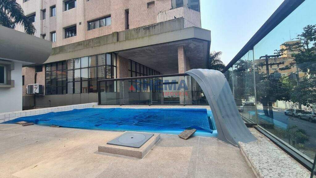 Sobrado à venda no Embaré: 