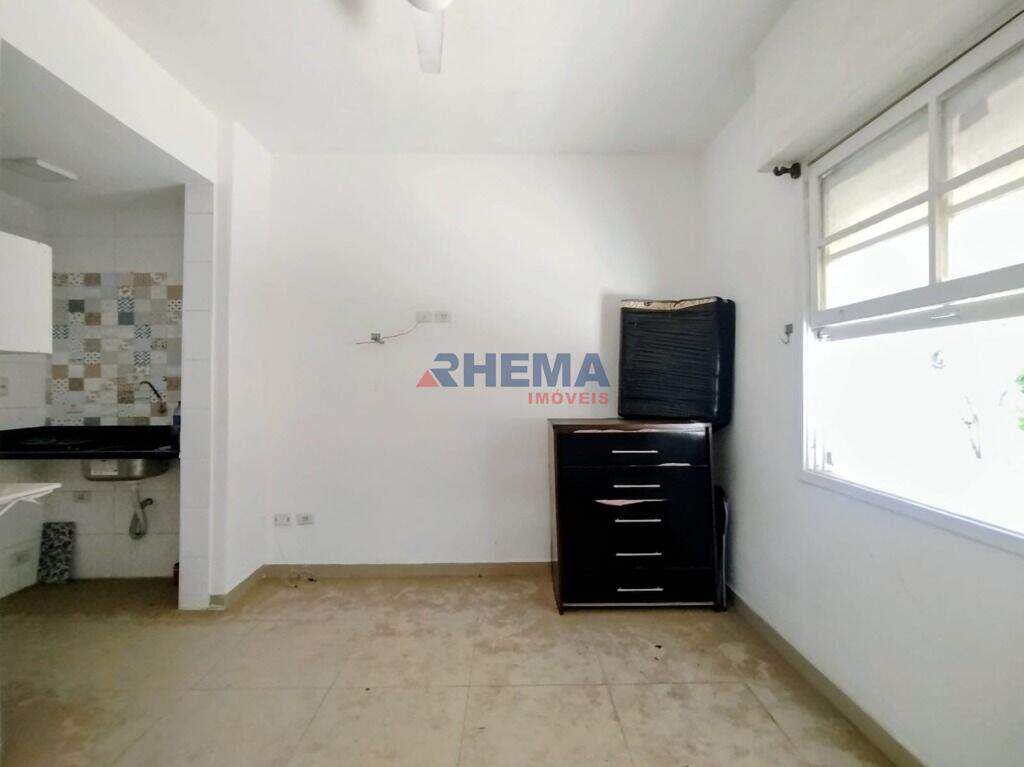Kitnet à venda no Embaré: 