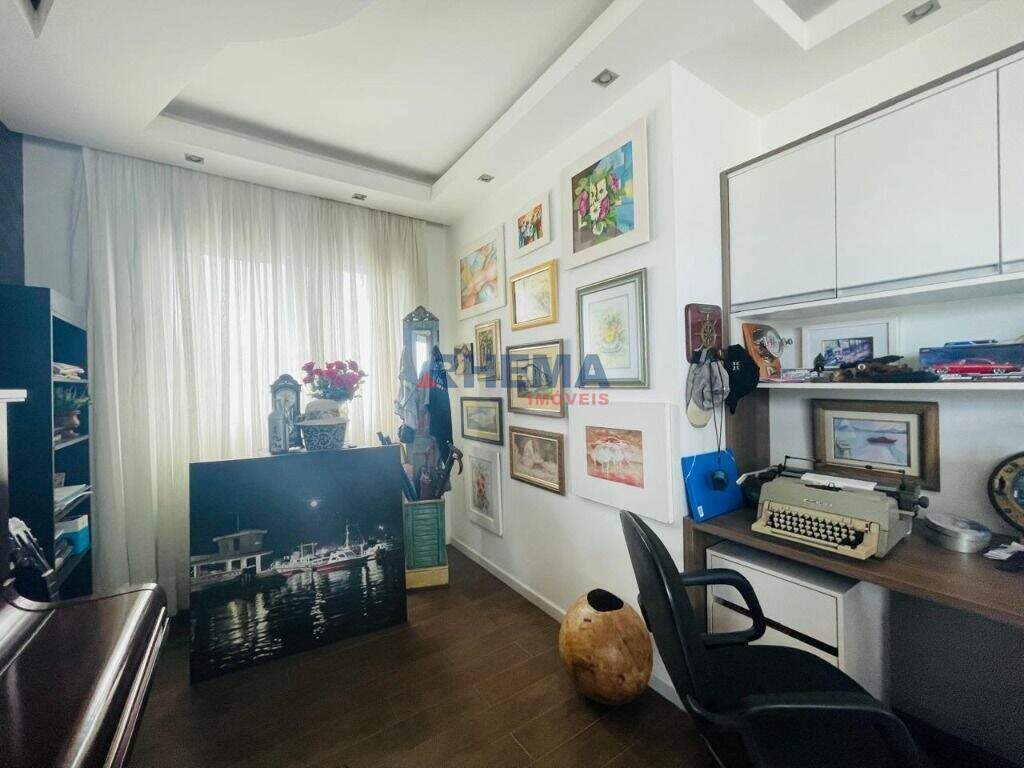 Apartamento Duplex à venda no Embaré: 