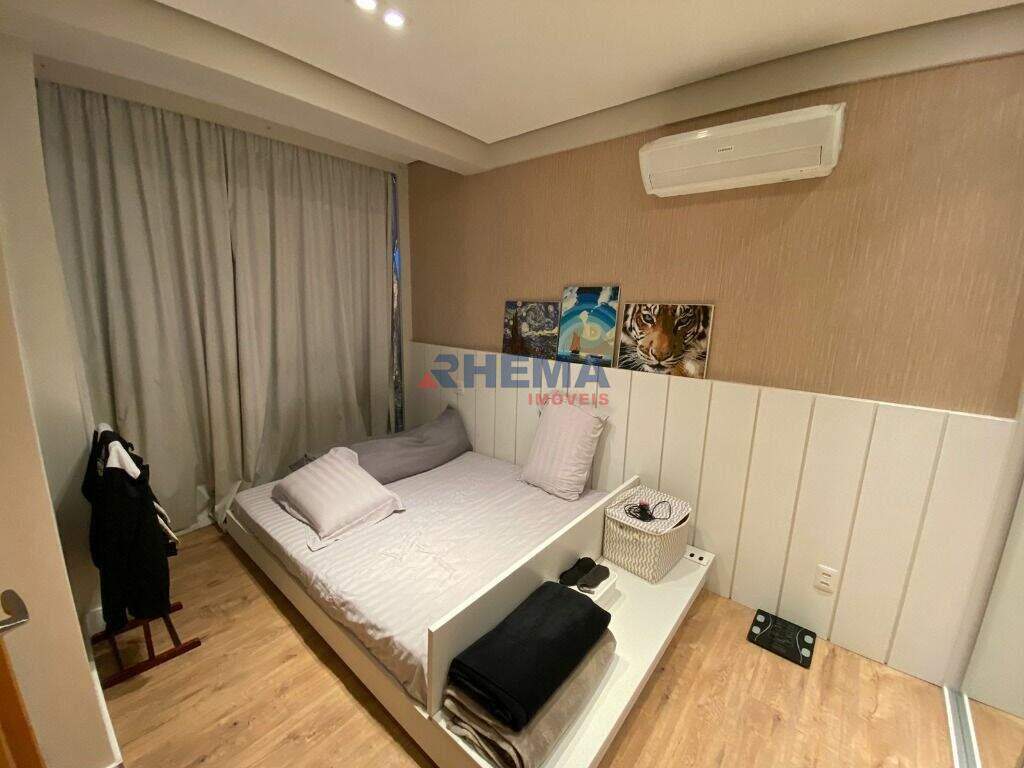Apartamento à venda no Ponta da Praia: 