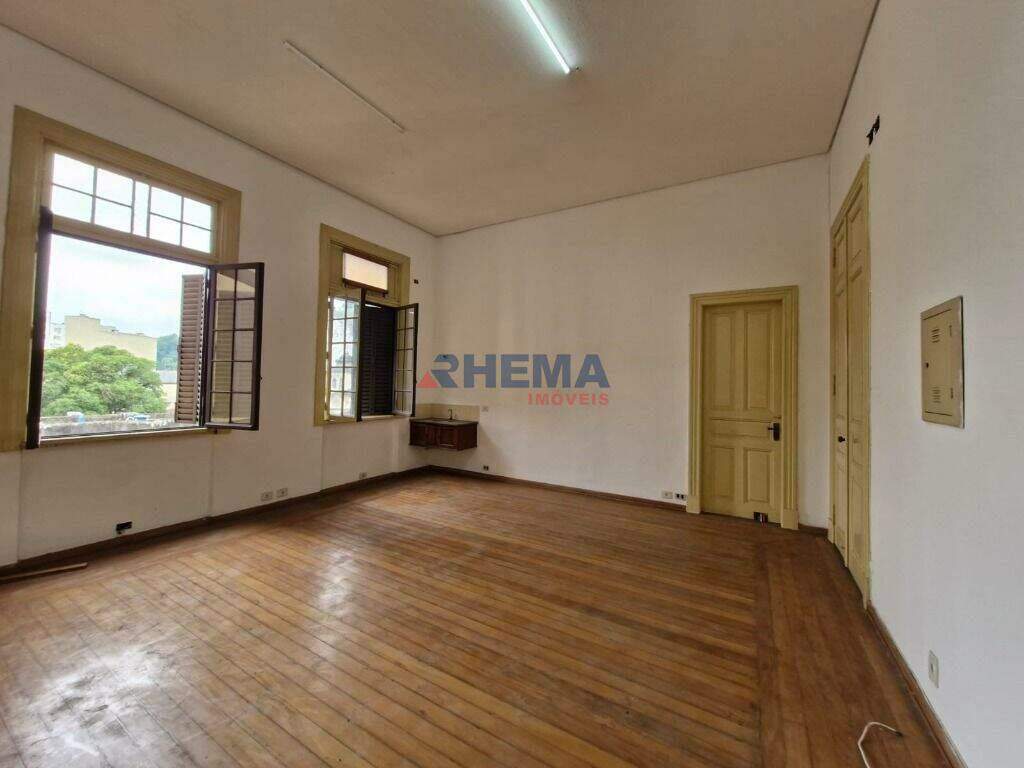Sala à venda no Centro: 