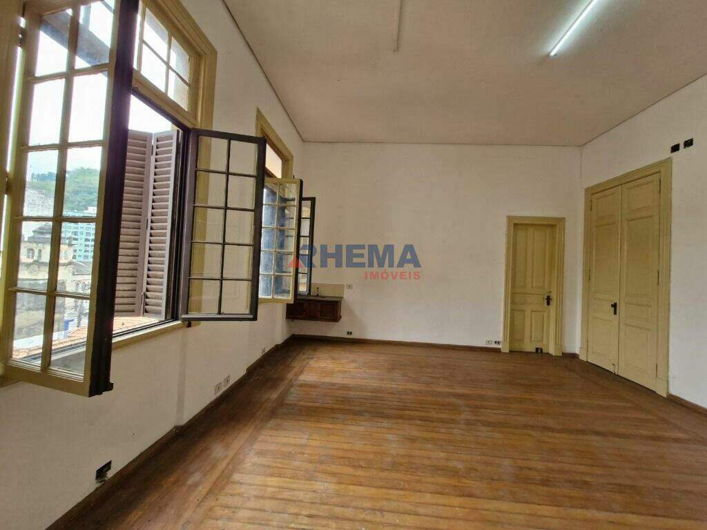 Sala à venda no Centro: 