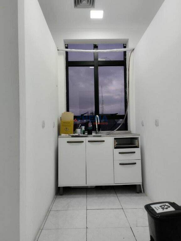 Sala à venda no Embaré: 