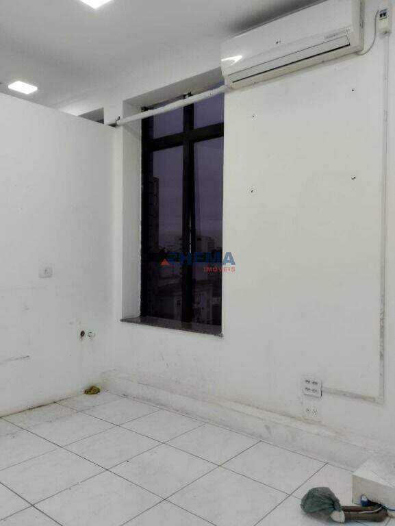 Sala à venda no Embaré: 