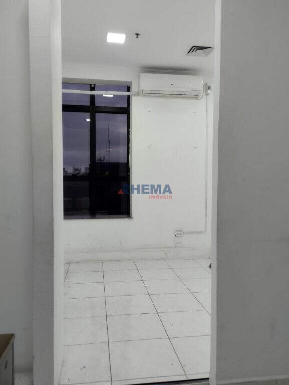 Sala à venda no Embaré: 