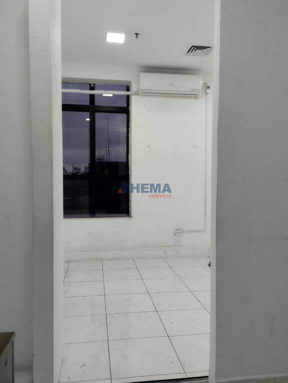 Sala à venda no Embaré: 