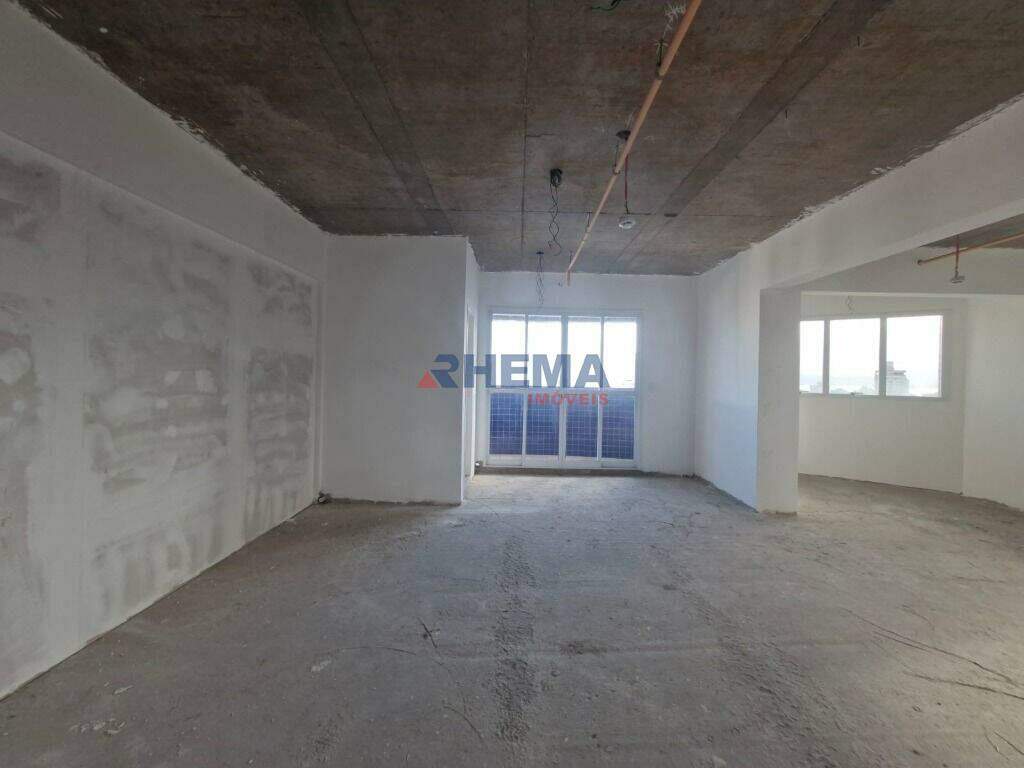 Sala à venda no Ponta da Praia: 