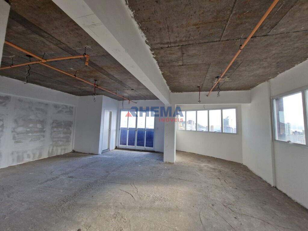 Sala à venda no Ponta da Praia: 