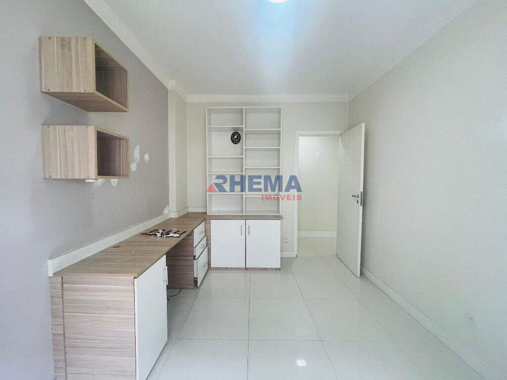 Apartamento à venda no Ponta da Praia: 