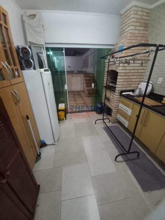 Sobrado à venda no Embaré: 