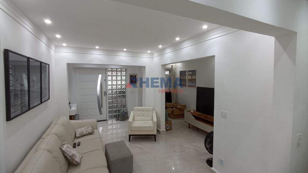 Casa à venda no Embaré: 