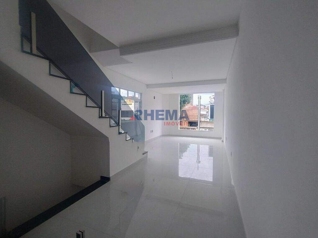 Sobrado à venda no Embaré: 