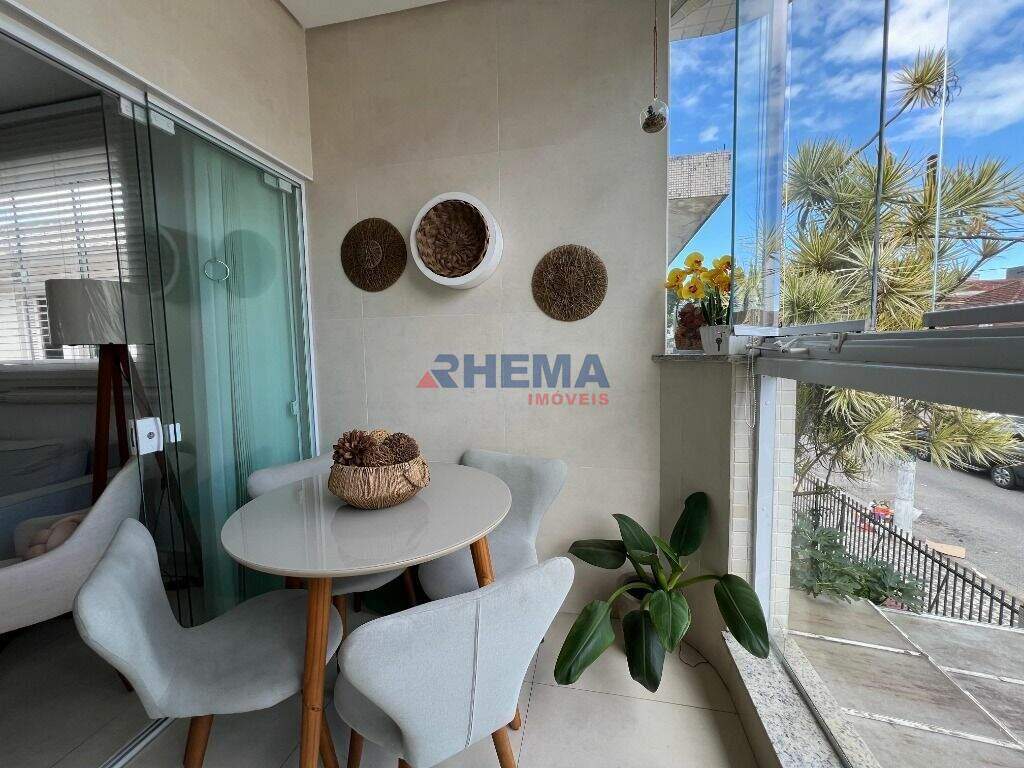Sobrado à venda no Embaré: 