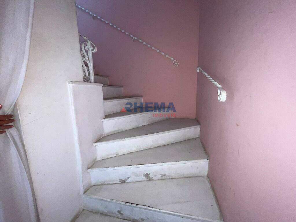 Sobrado à venda no Embaré: 