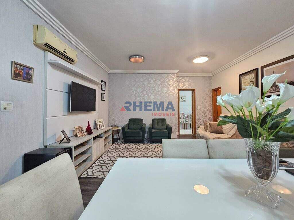 Casa à venda no Embaré: 