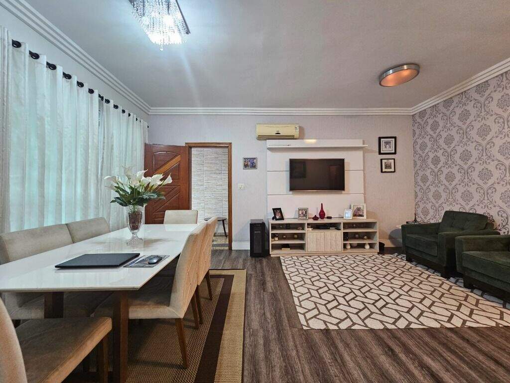 Casa à venda no Embaré: 