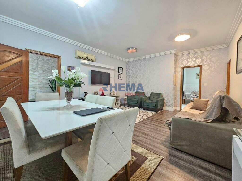 Casa à venda no Embaré: 