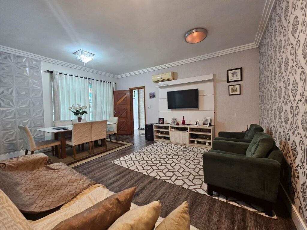 Casa à venda no Embaré: 