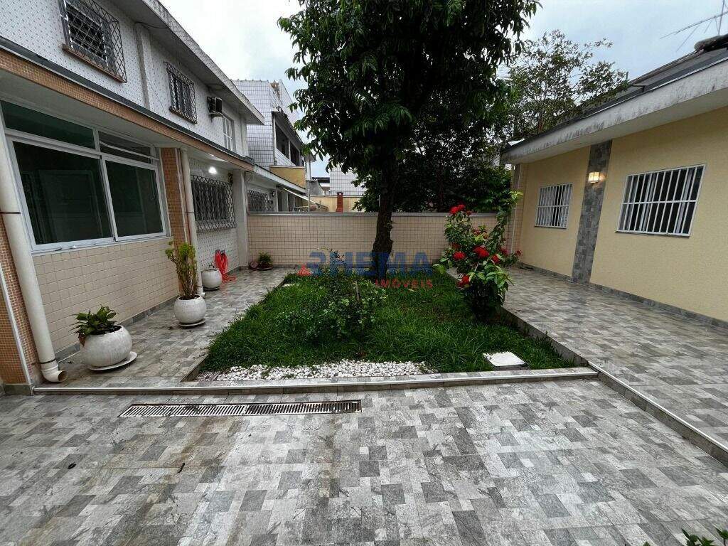 Casa à venda no Embaré: 