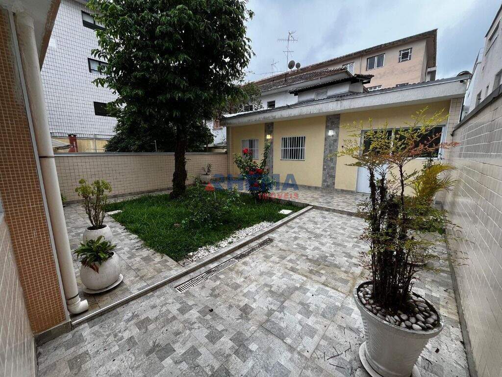 Casa à venda no Embaré: 