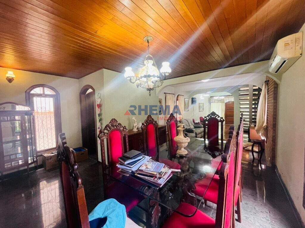 Sobrado à venda no Embaré: 