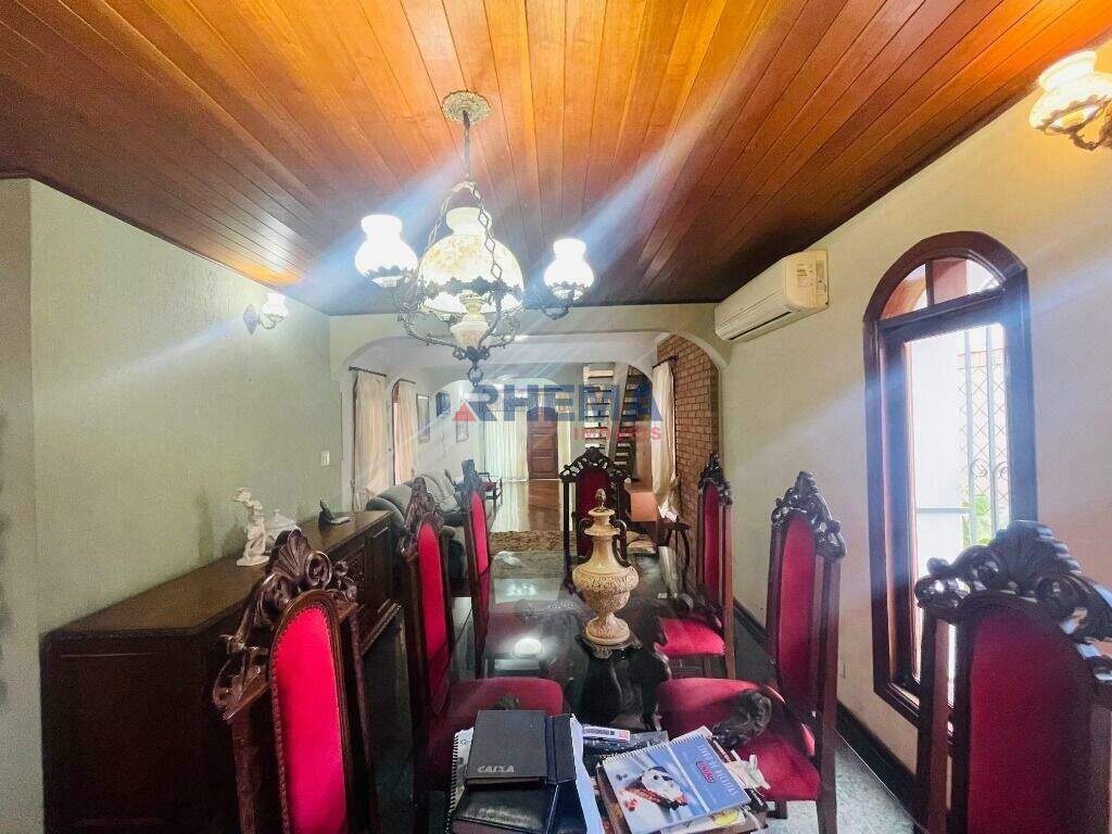 Sobrado à venda no Embaré: 