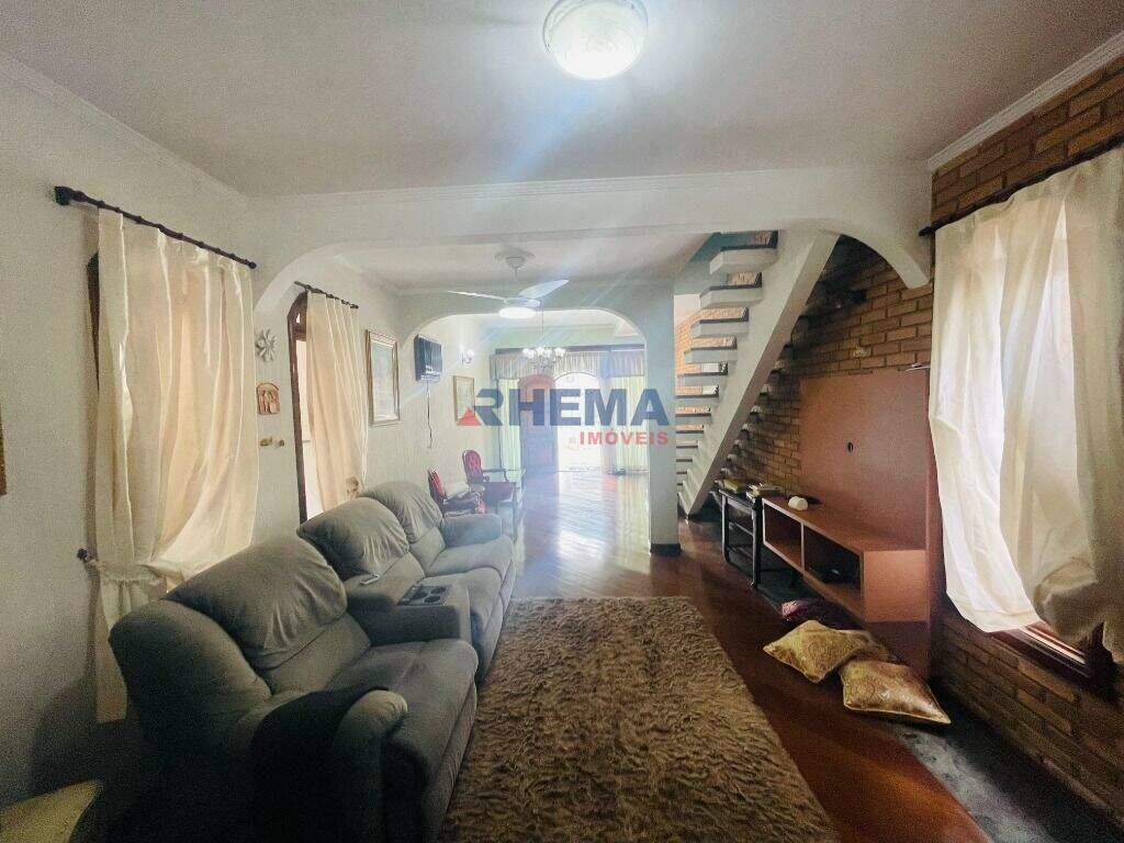 Sobrado à venda no Embaré: 