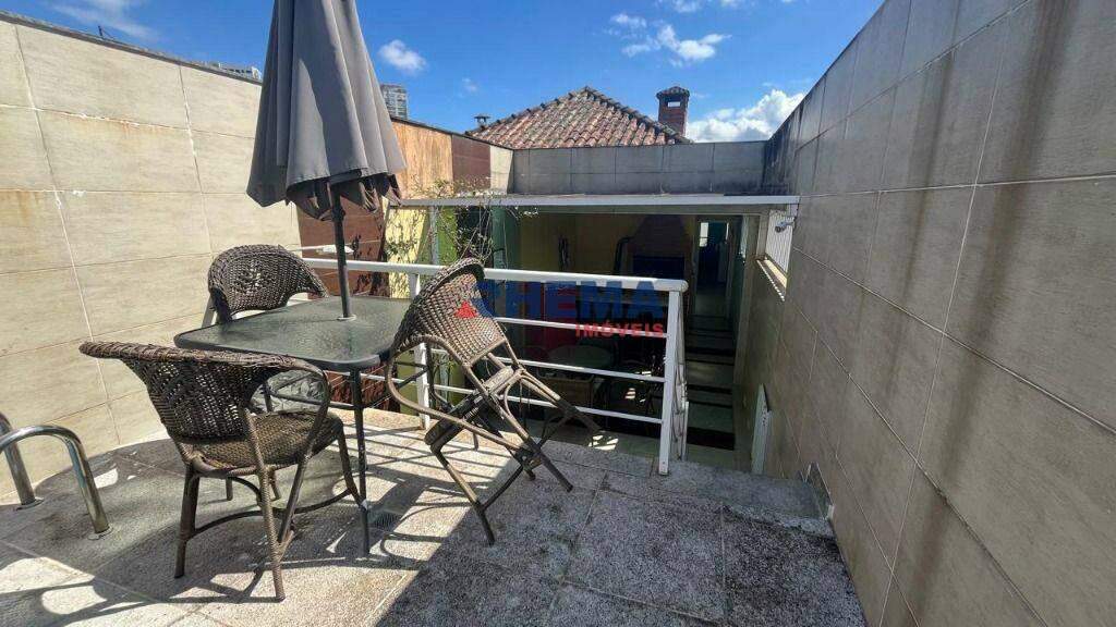 Casa à venda no Embaré: 