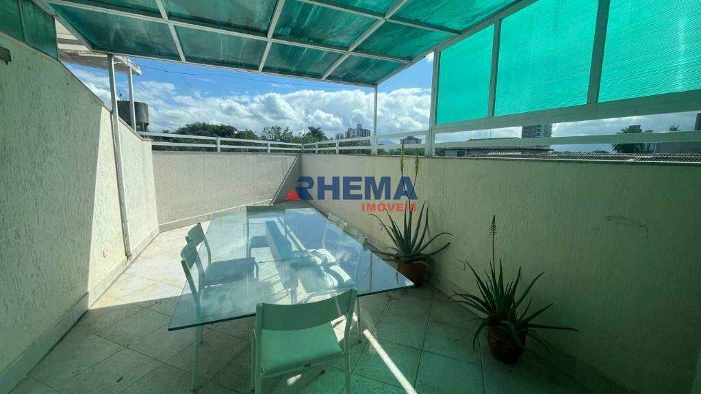 Casa à venda no Embaré: 
